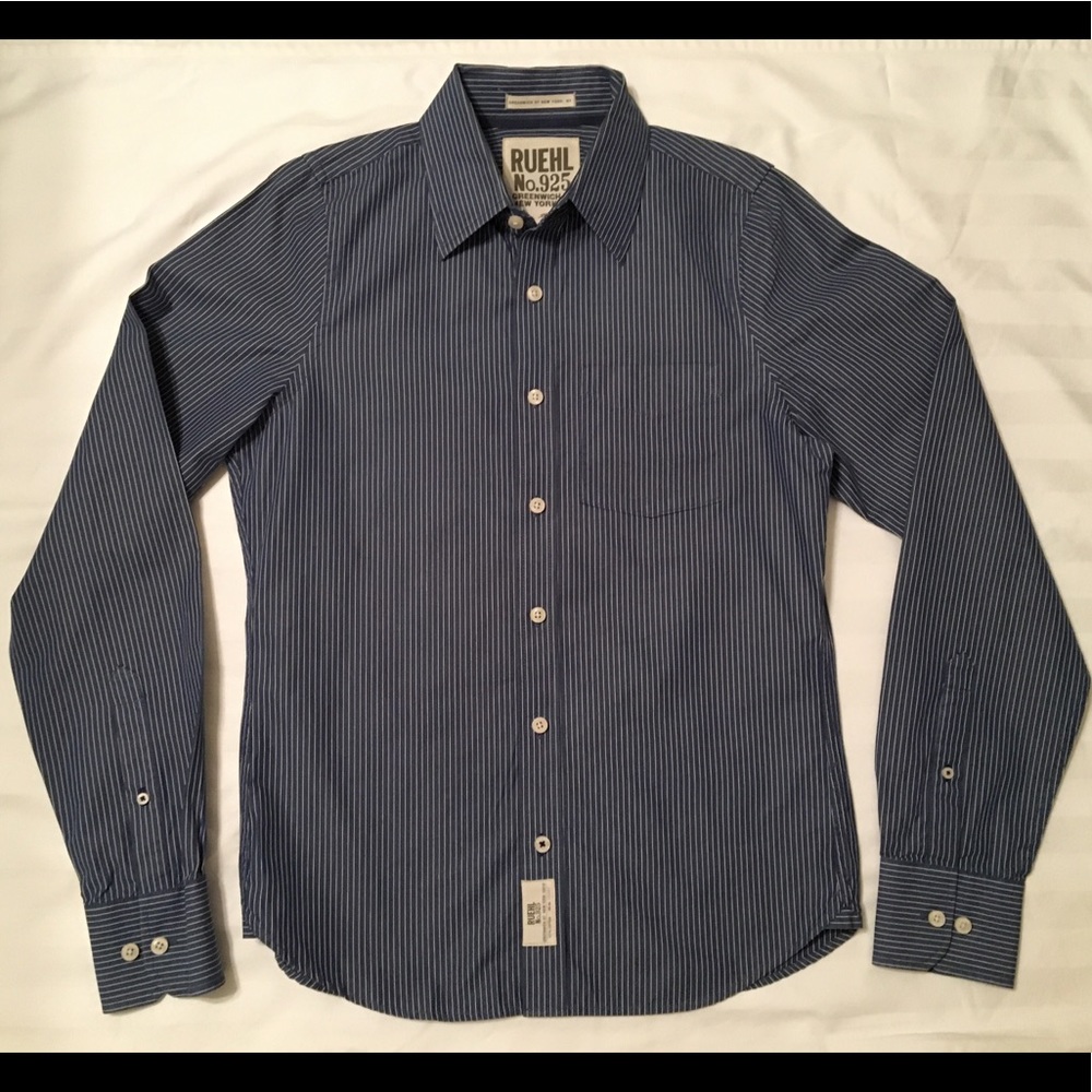 Men’s Ruehl NO. 925 dress shirt.